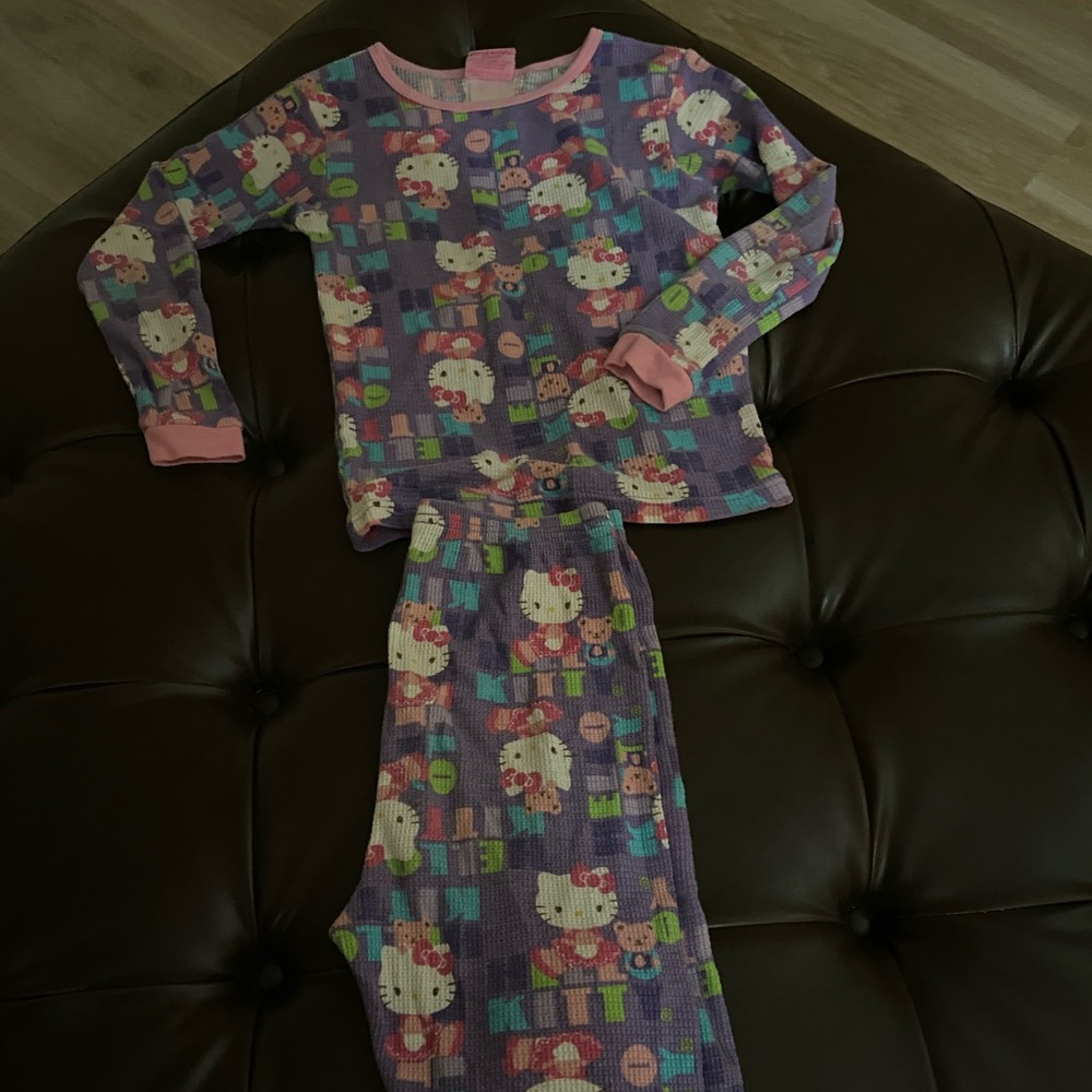 Hello kitty pjs 🪷 - Picture 3 of 3